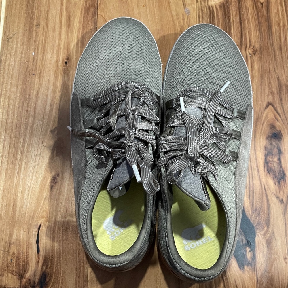 Sorel Sage, Tan & White Casual Sneakers. - Picture 2 of 2